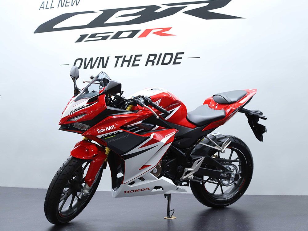 Review Honda CBR150R: Mesin dan Desain yang Mengagumkan