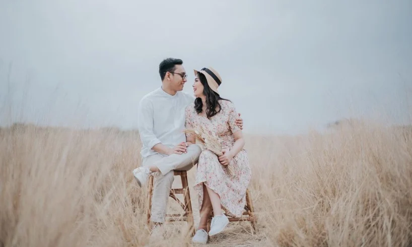 Ide Pose Pasangan untuk Foto Pre-Wedding